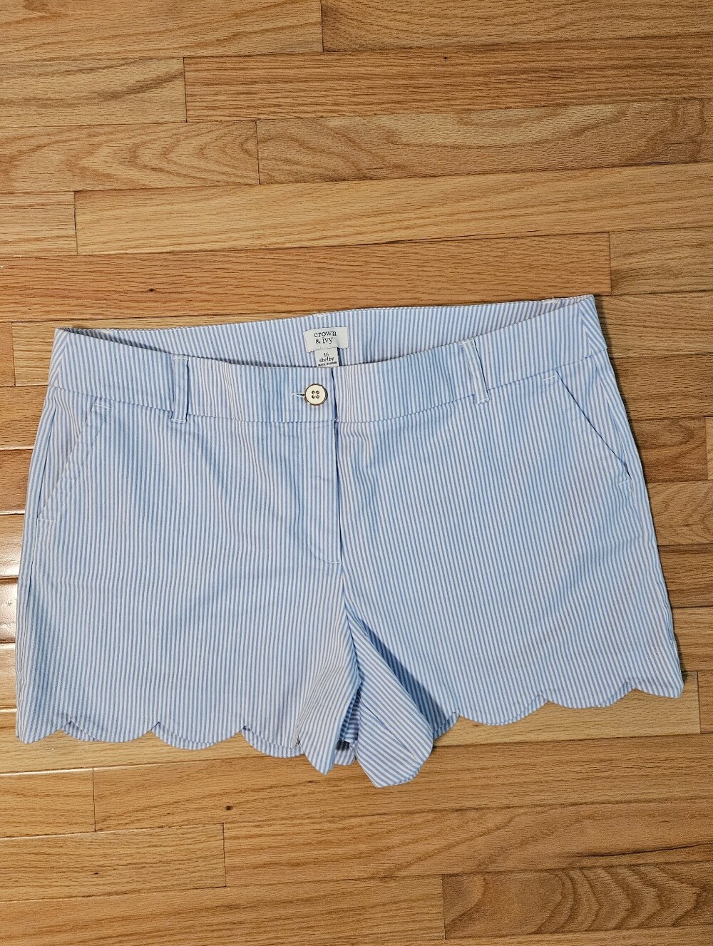 Crown & Ivy Women's Shelby Scallop Hem Shorts Size 16 Blue & White Stripe